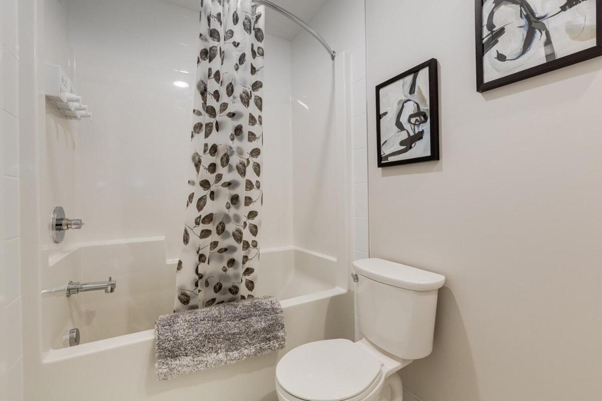Free Parking, Pet Friendly, Close To Dt Apartment *