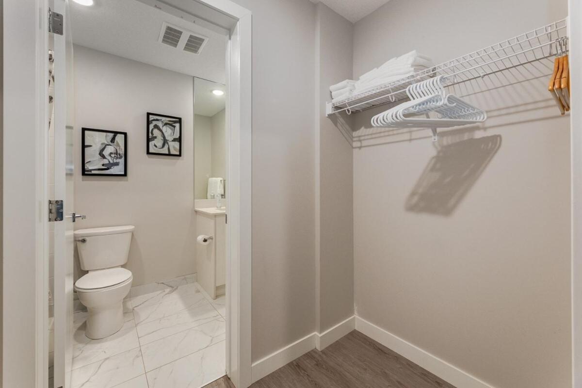 Free Parking, Pet Friendly, Close To Dt Calgary