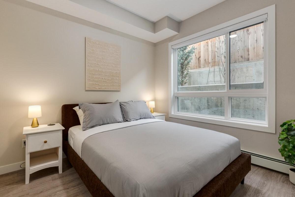 Free Parking, Pet Friendly, Close To Dt * Calgary