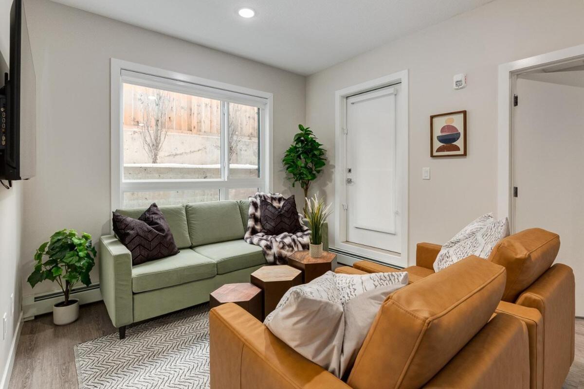 Free Parking, Pet Friendly, Close To Dt * Calgary