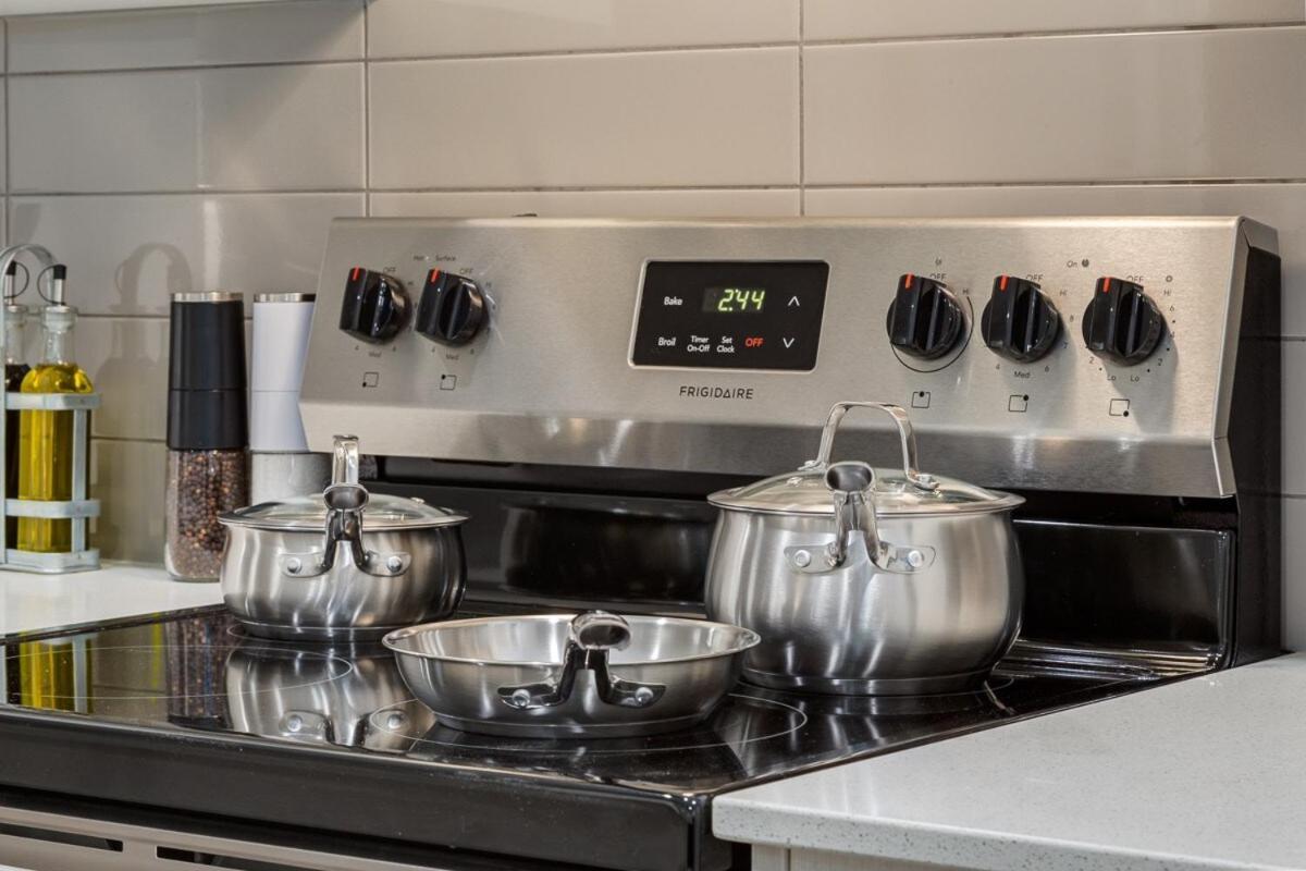 Free Parking, Pet Friendly, Close To Dt Apartment