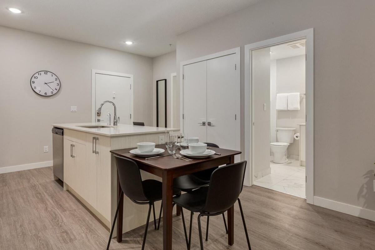 Free Parking, Pet Friendly, Close To Dt Apartment *